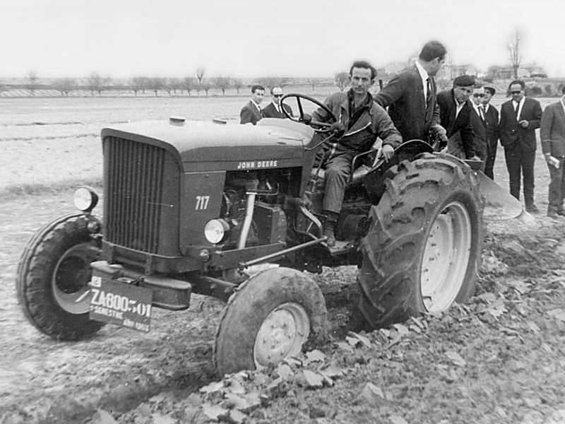 JOHN DEERE 717
