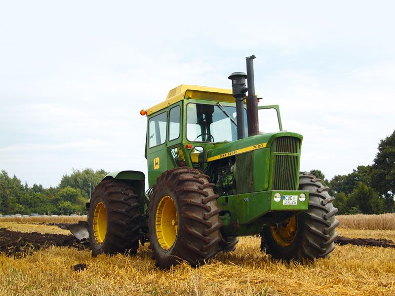 JOHN DEERE 7020